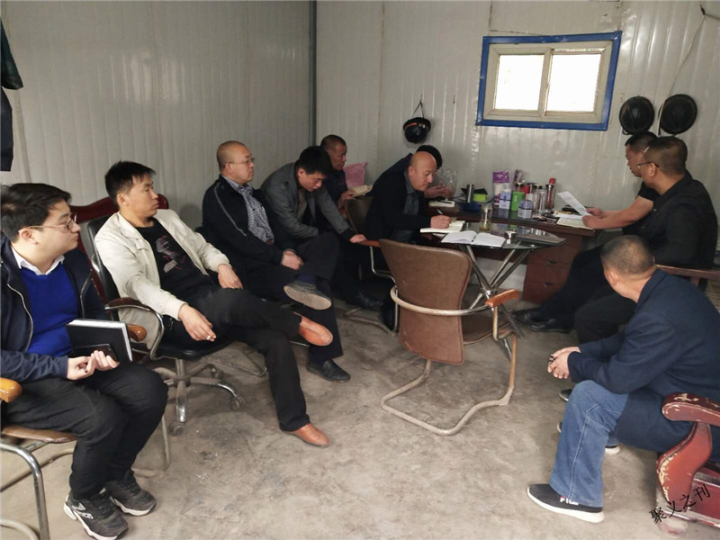 3.20石膏建材利用班前會(huì)時(shí)間學(xué)習(xí)傳達(dá)公司紅頭文件精神。.jpg
